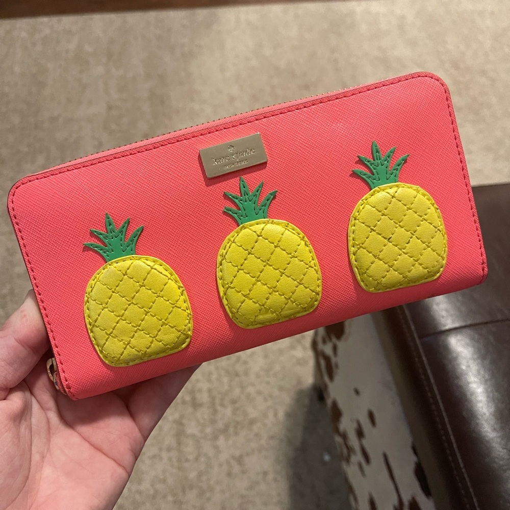 KATE SPADE Large Continental Wallet - Pineapples